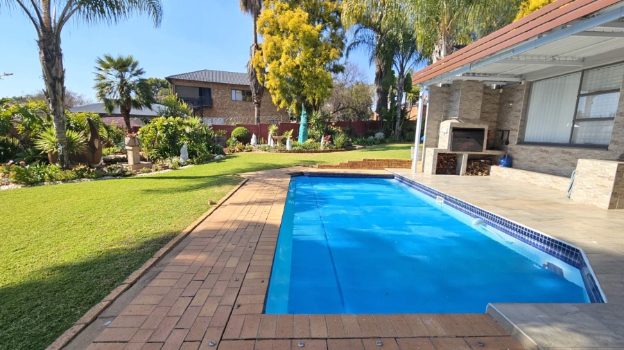 4 Bedroom Property for Sale in Ifafi North West